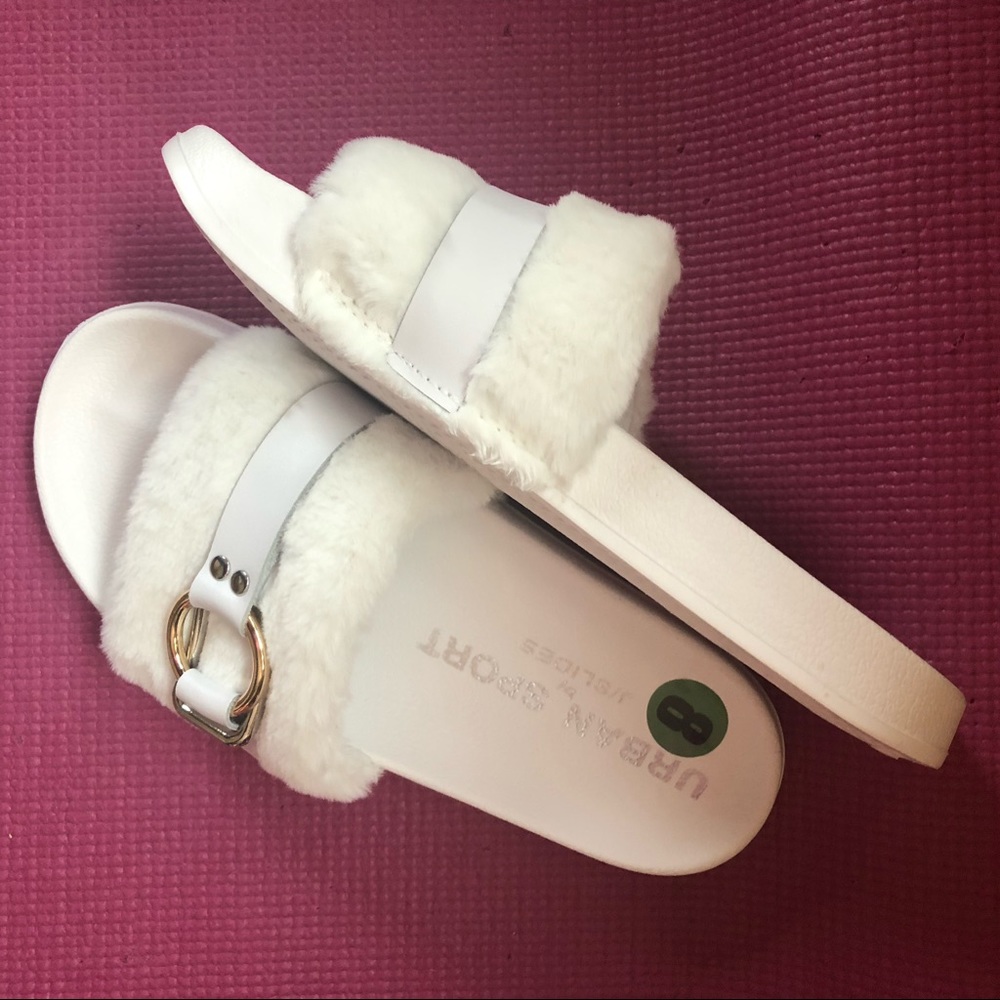 🤍🤍 White Faux Fur Slide 🤍🤍